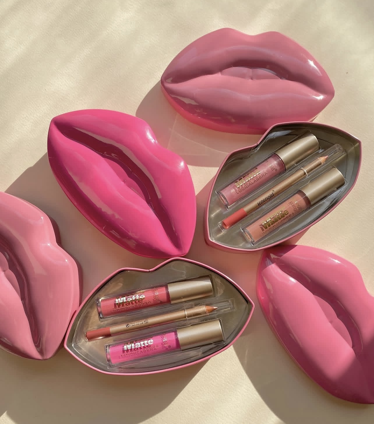 پک ارایشی قوطی فلزی لب